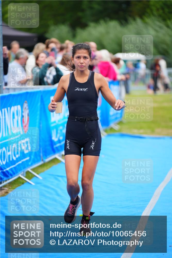 30.08.2026 - Elbe Triathlon Hamburg LAZAROV Photography http://msf.ph/oto/10065456 30.08.2026 12:13:26 Ziel 1587 meine-sportfotos.de