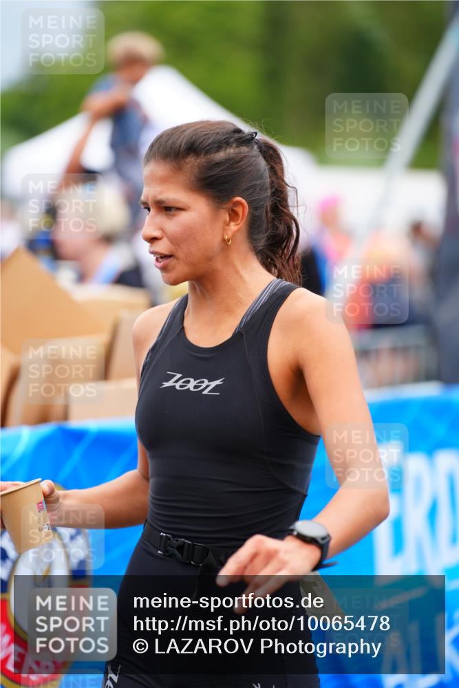 30.08.2026 - Elbe Triathlon Hamburg LAZAROV Photography http://msf.ph/oto/10065478 30.08.2026 12:13:29 Ziel 1587 meine-sportfotos.de