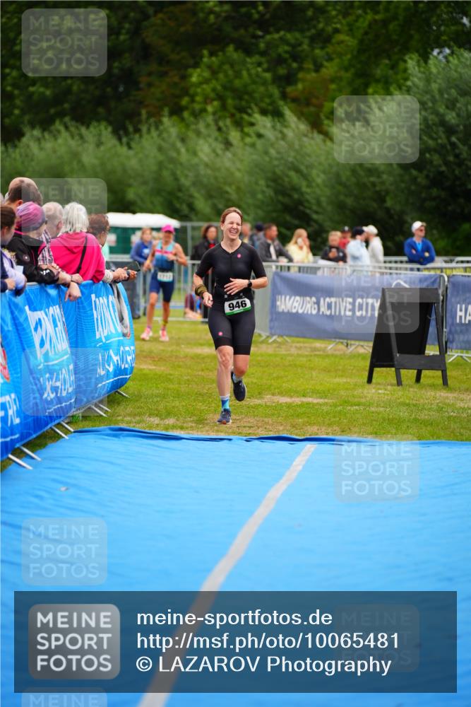 30.08.2026 - Elbe Triathlon Hamburg LAZAROV Photography http://msf.ph/oto/10065481 30.08.2026 12:13:38 Ziel 946, 1712 meine-sportfotos.de