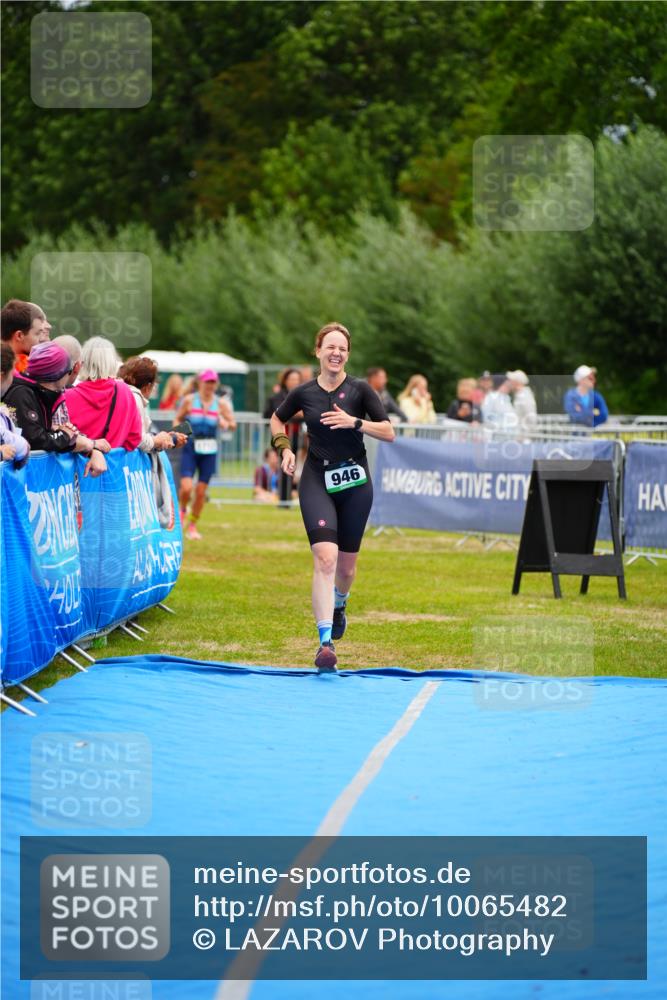 30.08.2026 - Elbe Triathlon Hamburg LAZAROV Photography http://msf.ph/oto/10065482 30.08.2026 12:13:38 Ziel 946, 1712 meine-sportfotos.de