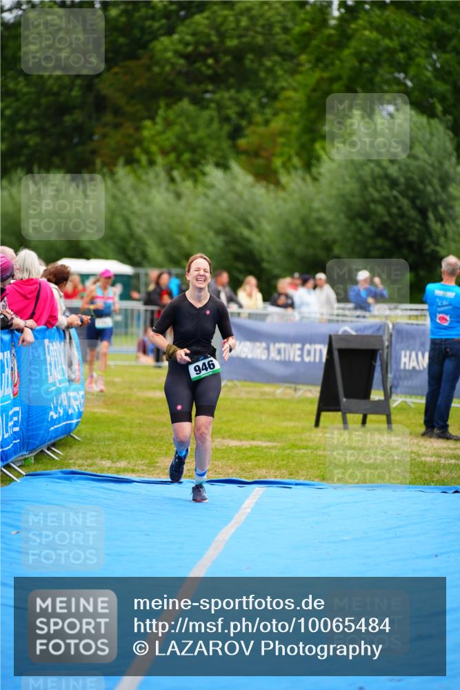 30.08.2026 - Elbe Triathlon Hamburg LAZAROV Photography http://msf.ph/oto/10065484 30.08.2026 12:13:39 Ziel 946, 1712 meine-sportfotos.de