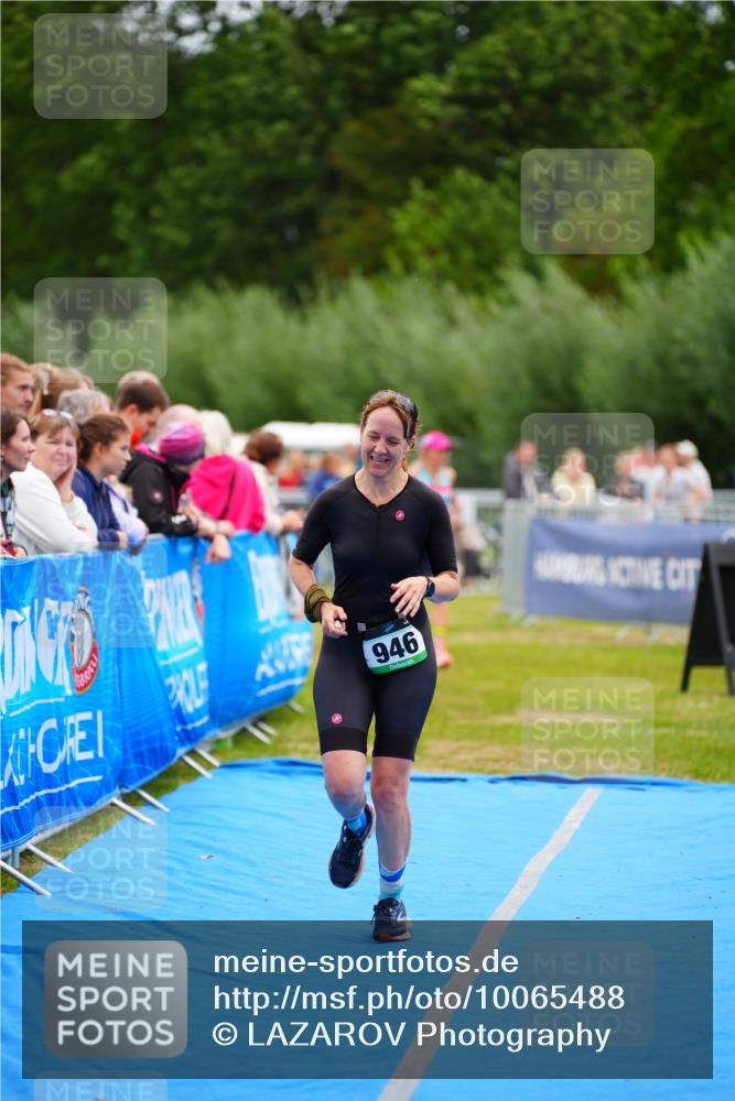 30.08.2026 - Elbe Triathlon Hamburg LAZAROV Photography http://msf.ph/oto/10065488 30.08.2026 12:13:40 Ziel 946, 1712 meine-sportfotos.de