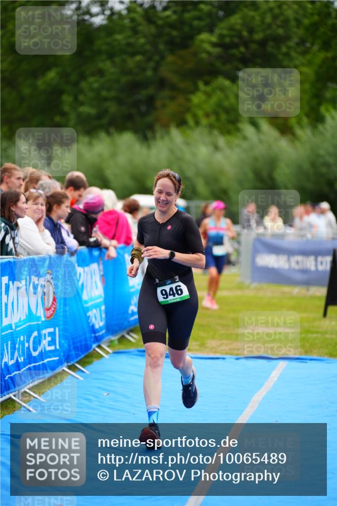 30.08.2026 - Elbe Triathlon Hamburg LAZAROV Photography http://msf.ph/oto/10065489 30.08.2026 12:13:41 Ziel 946, 1712 meine-sportfotos.de