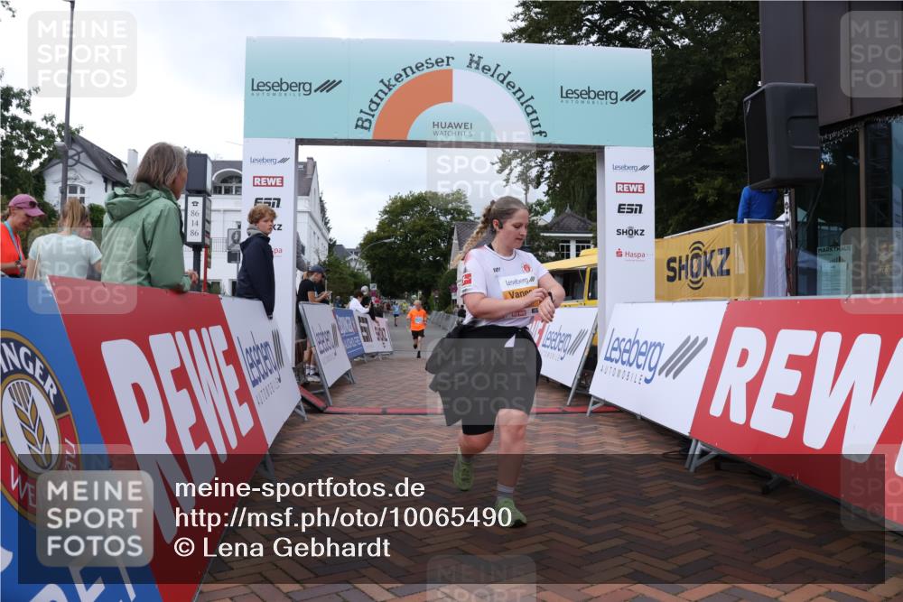 30.08.2026 - Blankeneser Heldenlauf Lena Gebhardt http://msf.ph/oto/10065490 30.08.2026 12:52:16 Ziel 2197, 4087, 4228 meine-sportfotos.de