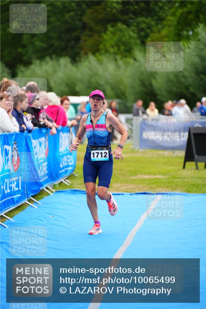30.08.2026 - Elbe Triathlon Hamburg LAZAROV Photography http://msf.ph/oto/10065499 30.08.2026 12:13:46 Ziel 1409, 1712 meine-sportfotos.de