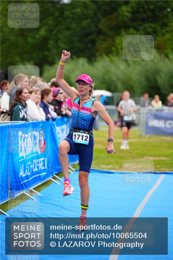 30.08.2026 - Elbe Triathlon Hamburg LAZAROV Photography http://msf.ph/oto/10065504 30.08.2026 12:13:46 Ziel 1409, 1712 meine-sportfotos.de