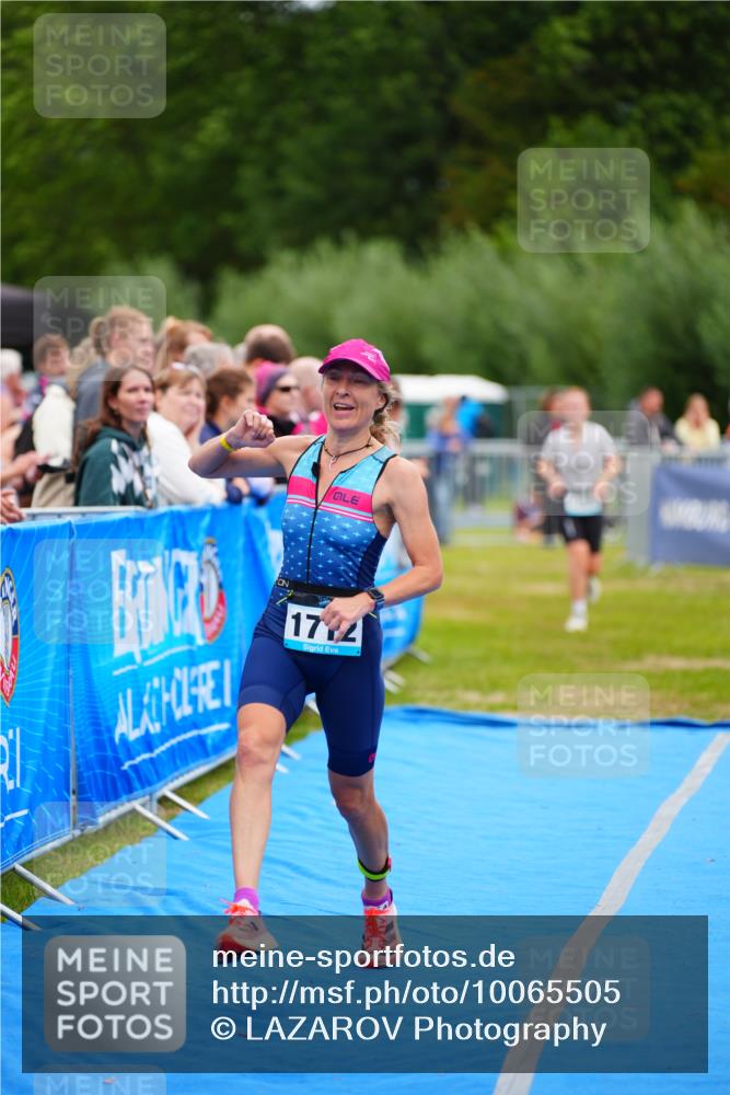 30.08.2026 - Elbe Triathlon Hamburg LAZAROV Photography http://msf.ph/oto/10065505 30.08.2026 12:13:47 Ziel 1409, 1712 meine-sportfotos.de