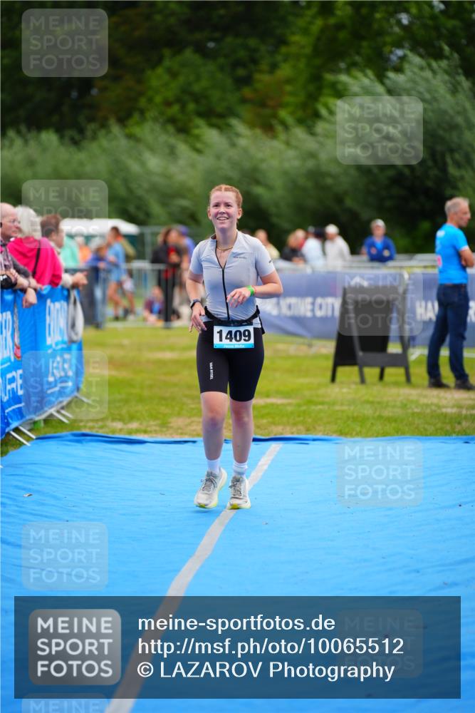 30.08.2026 - Elbe Triathlon Hamburg LAZAROV Photography http://msf.ph/oto/10065512 30.08.2026 12:13:52 Ziel 1409 meine-sportfotos.de