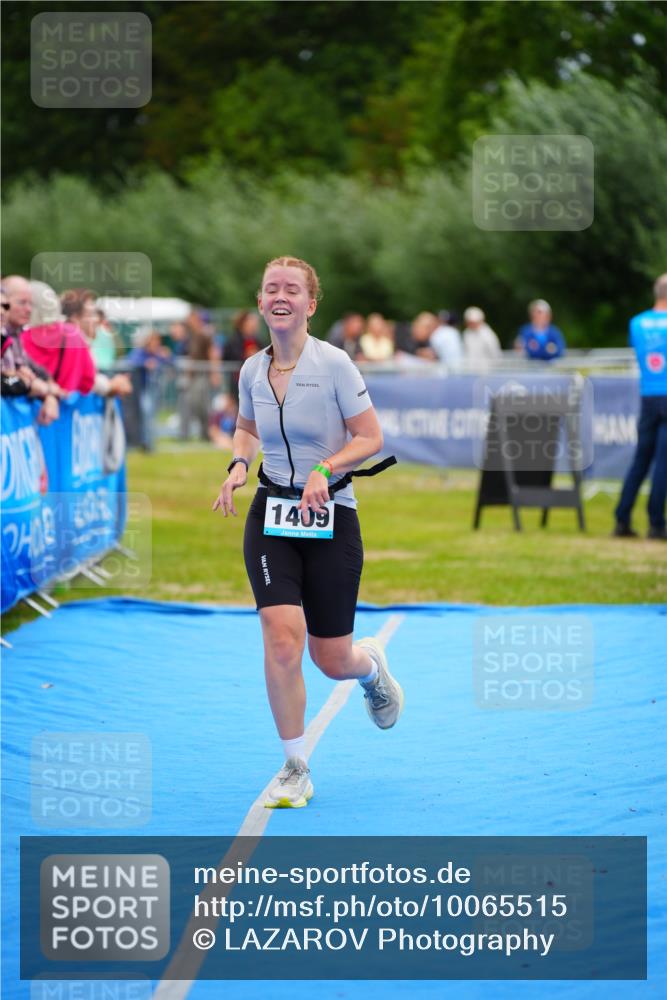 30.08.2026 - Elbe Triathlon Hamburg LAZAROV Photography http://msf.ph/oto/10065515 30.08.2026 12:13:53 Ziel 1409 meine-sportfotos.de