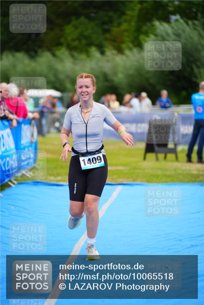 30.08.2026 - Elbe Triathlon Hamburg LAZAROV Photography http://msf.ph/oto/10065518 30.08.2026 12:13:53 Ziel 1409 meine-sportfotos.de