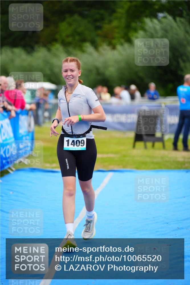 30.08.2026 - Elbe Triathlon Hamburg LAZAROV Photography http://msf.ph/oto/10065520 30.08.2026 12:13:54 Ziel 1409 meine-sportfotos.de