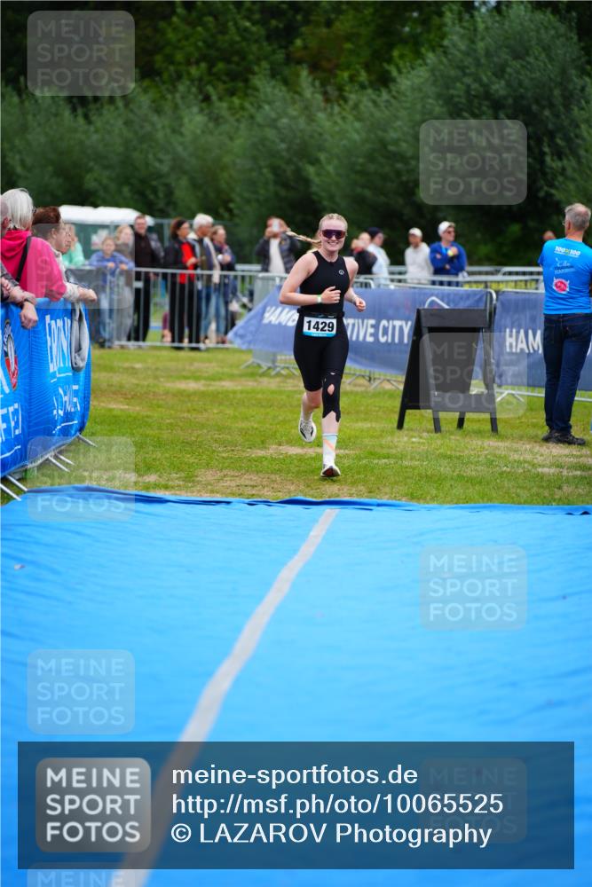 30.08.2026 - Elbe Triathlon Hamburg LAZAROV Photography http://msf.ph/oto/10065525 30.08.2026 12:14:19 Ziel 1429 meine-sportfotos.de