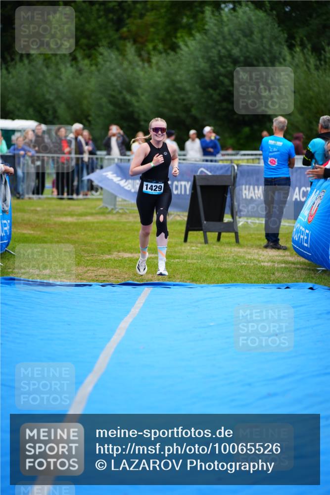 30.08.2026 - Elbe Triathlon Hamburg LAZAROV Photography http://msf.ph/oto/10065526 30.08.2026 12:14:19 Ziel 1429 meine-sportfotos.de