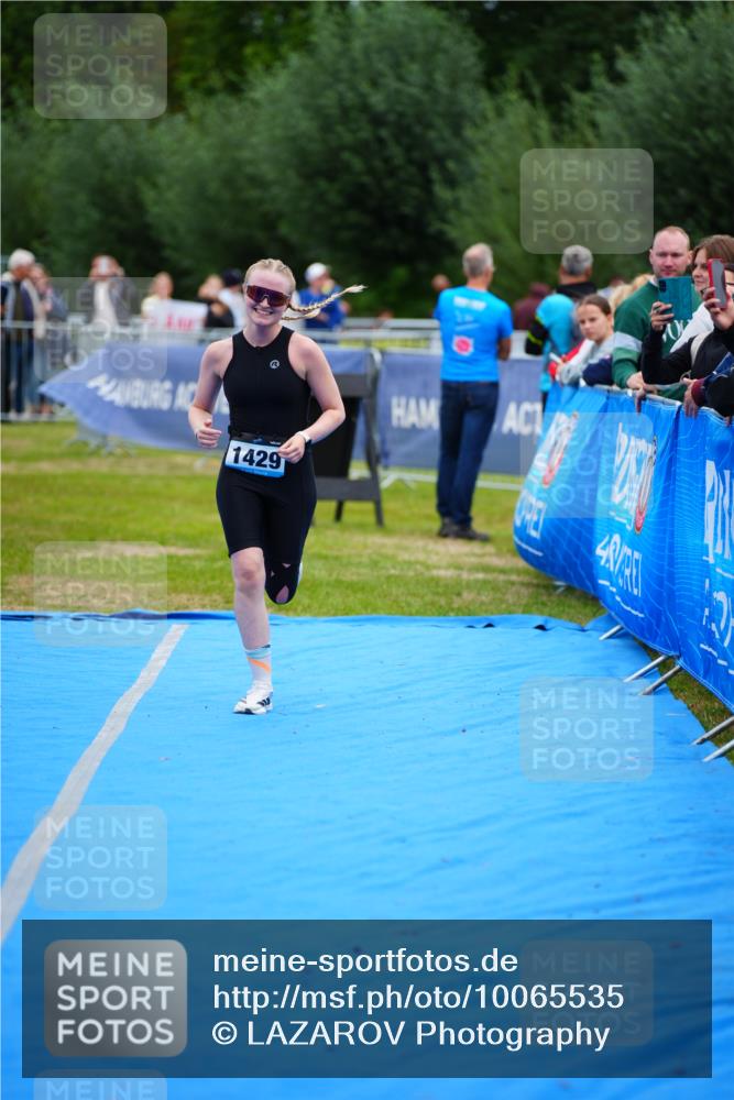 30.08.2026 - Elbe Triathlon Hamburg LAZAROV Photography http://msf.ph/oto/10065535 30.08.2026 12:14:21 Ziel 1429 meine-sportfotos.de