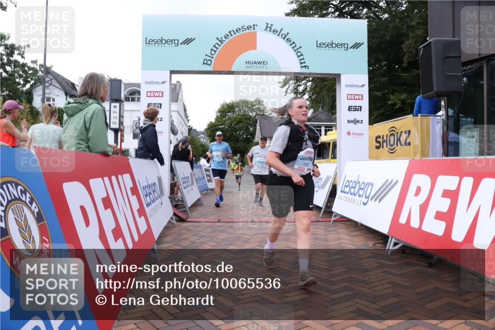 30.08.2026 - Blankeneser Heldenlauf Lena Gebhardt http://msf.ph/oto/10065536 30.08.2026 12:52:28 Ziel 4087, 4101, 4181, 4326, 4327 meine-sportfotos.de