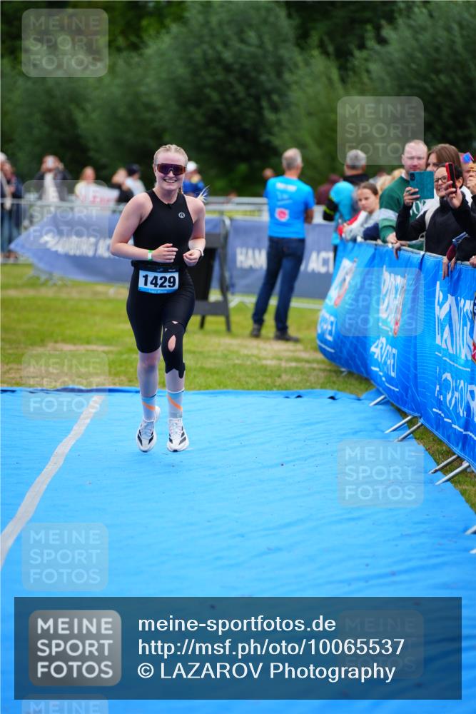 30.08.2026 - Elbe Triathlon Hamburg LAZAROV Photography http://msf.ph/oto/10065537 30.08.2026 12:14:21 Ziel 1429 meine-sportfotos.de