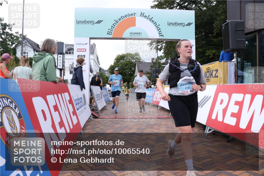 30.08.2026 - Blankeneser Heldenlauf Lena Gebhardt http://msf.ph/oto/10065540 30.08.2026 12:52:29 Ziel 4101, 4181, 4326, 4327, 4409 meine-sportfotos.de