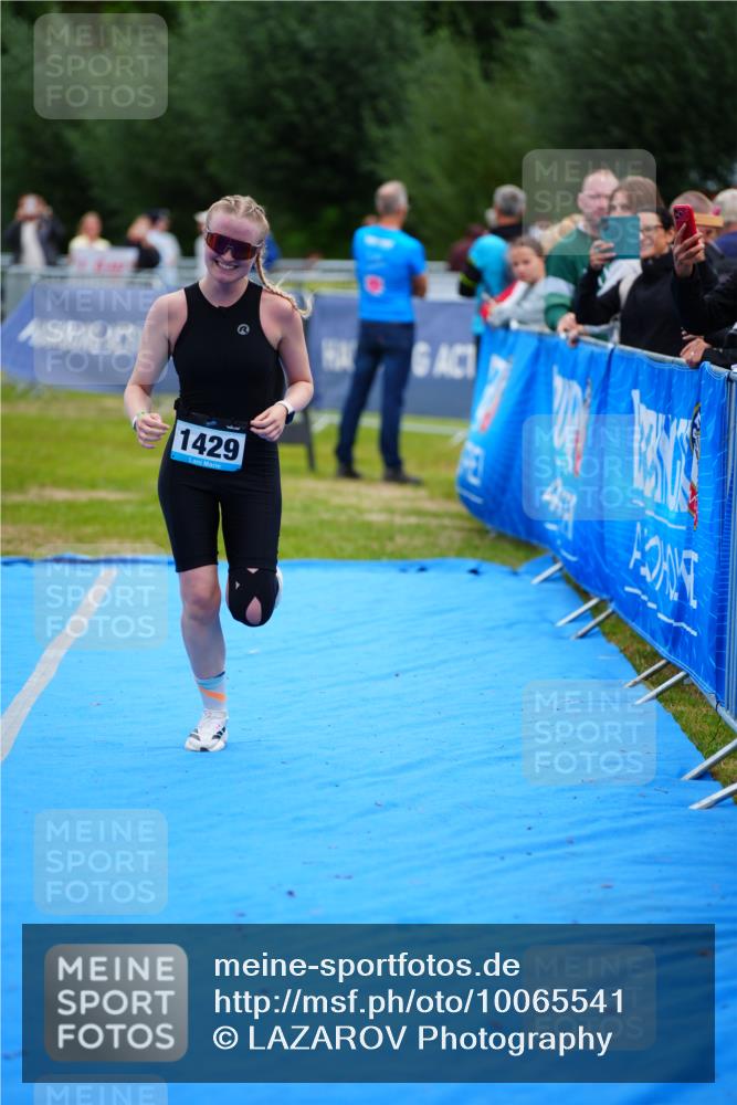 30.08.2026 - Elbe Triathlon Hamburg LAZAROV Photography http://msf.ph/oto/10065541 30.08.2026 12:14:21 Ziel 1429 meine-sportfotos.de