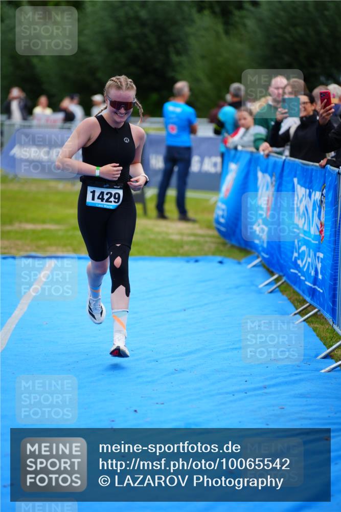 30.08.2026 - Elbe Triathlon Hamburg LAZAROV Photography http://msf.ph/oto/10065542 30.08.2026 12:14:22 Ziel 1429 meine-sportfotos.de