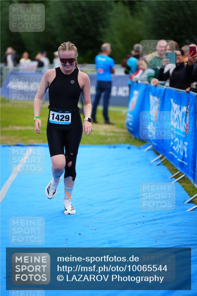 30.08.2026 - Elbe Triathlon Hamburg LAZAROV Photography http://msf.ph/oto/10065544 30.08.2026 12:14:22 Ziel 1429 meine-sportfotos.de