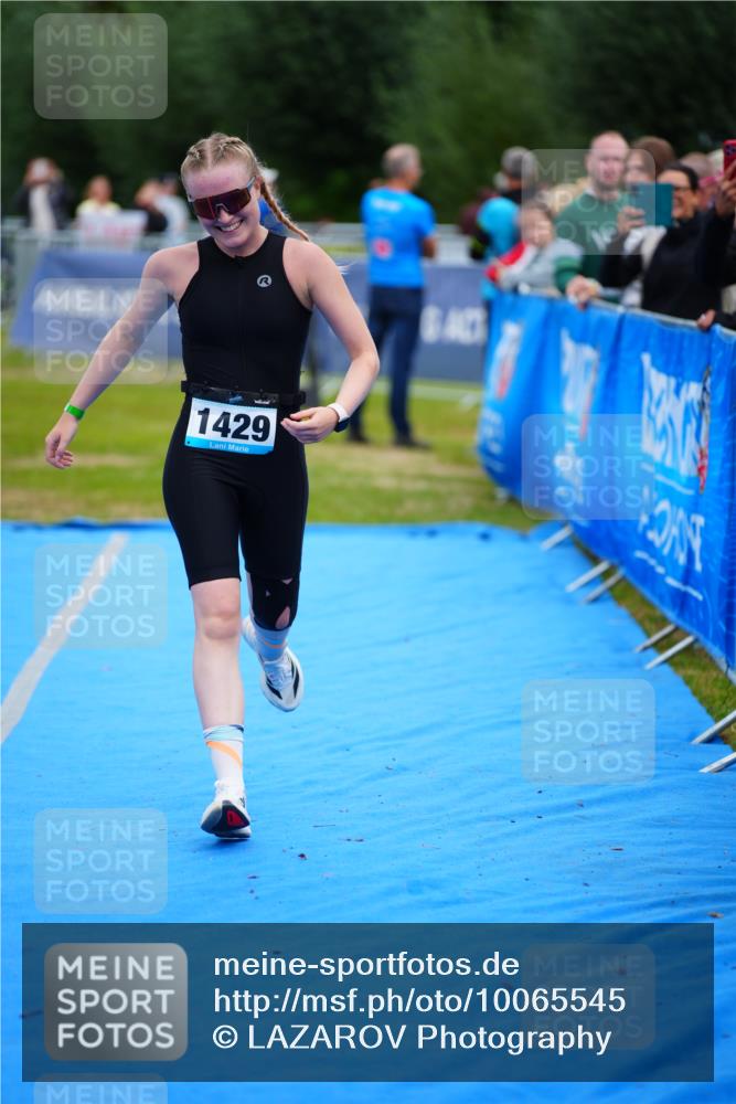 30.08.2026 - Elbe Triathlon Hamburg LAZAROV Photography http://msf.ph/oto/10065545 30.08.2026 12:14:22 Ziel 1429 meine-sportfotos.de