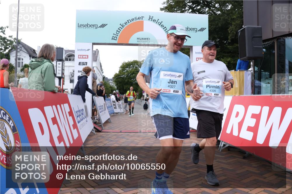 30.08.2026 - Blankeneser Heldenlauf Lena Gebhardt http://msf.ph/oto/10065550 30.08.2026 12:52:31 Ziel 4101, 4181, 4326, 4327, 4409 meine-sportfotos.de