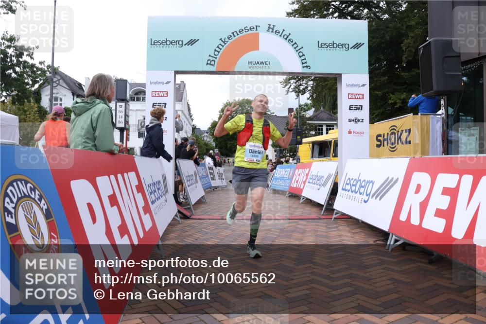 30.08.2026 - Blankeneser Heldenlauf Lena Gebhardt http://msf.ph/oto/10065562 30.08.2026 12:52:33 Ziel 4101, 4181, 4326, 4327, 4409 meine-sportfotos.de