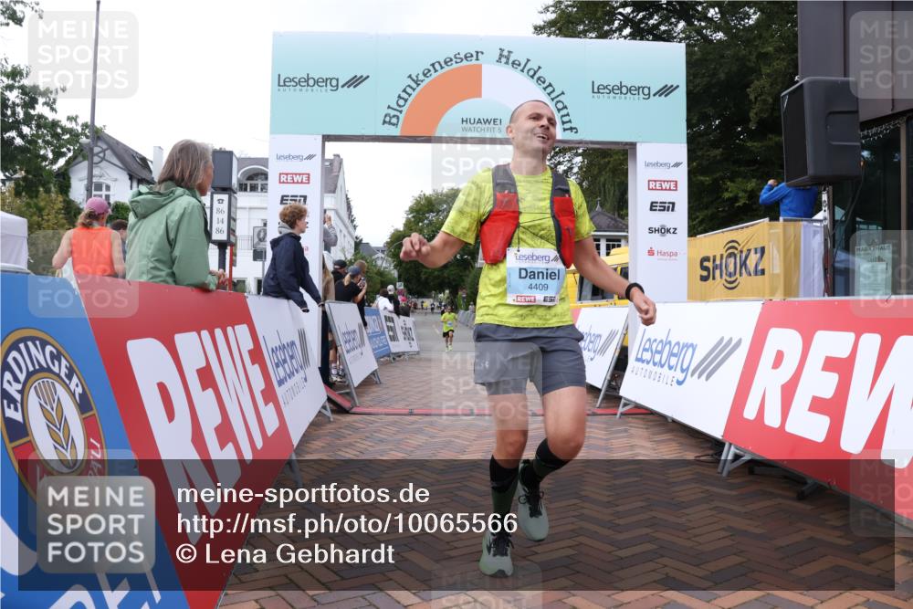30.08.2026 - Blankeneser Heldenlauf Lena Gebhardt http://msf.ph/oto/10065566 30.08.2026 12:52:34 Ziel 4181, 4326, 4327, 4409 meine-sportfotos.de
