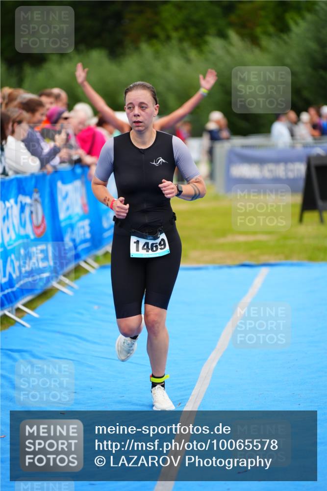 30.08.2026 - Elbe Triathlon Hamburg LAZAROV Photography http://msf.ph/oto/10065578 30.08.2026 12:14:37 Ziel 1469, 1502, 1678 meine-sportfotos.de