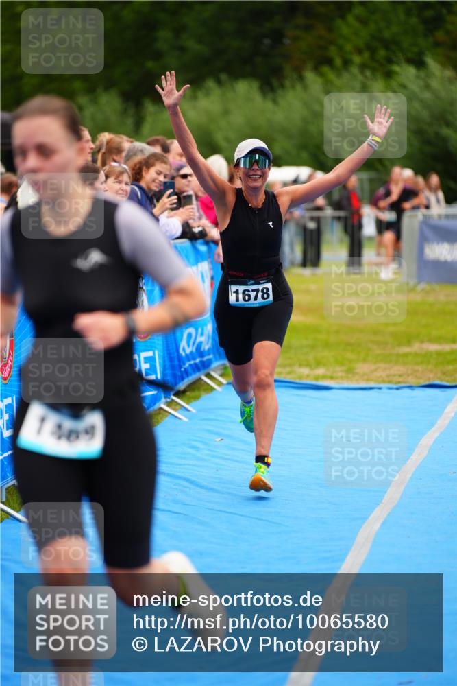 30.08.2026 - Elbe Triathlon Hamburg LAZAROV Photography http://msf.ph/oto/10065580 30.08.2026 12:14:38 Ziel 1469, 1485, 1502, 1678 meine-sportfotos.de