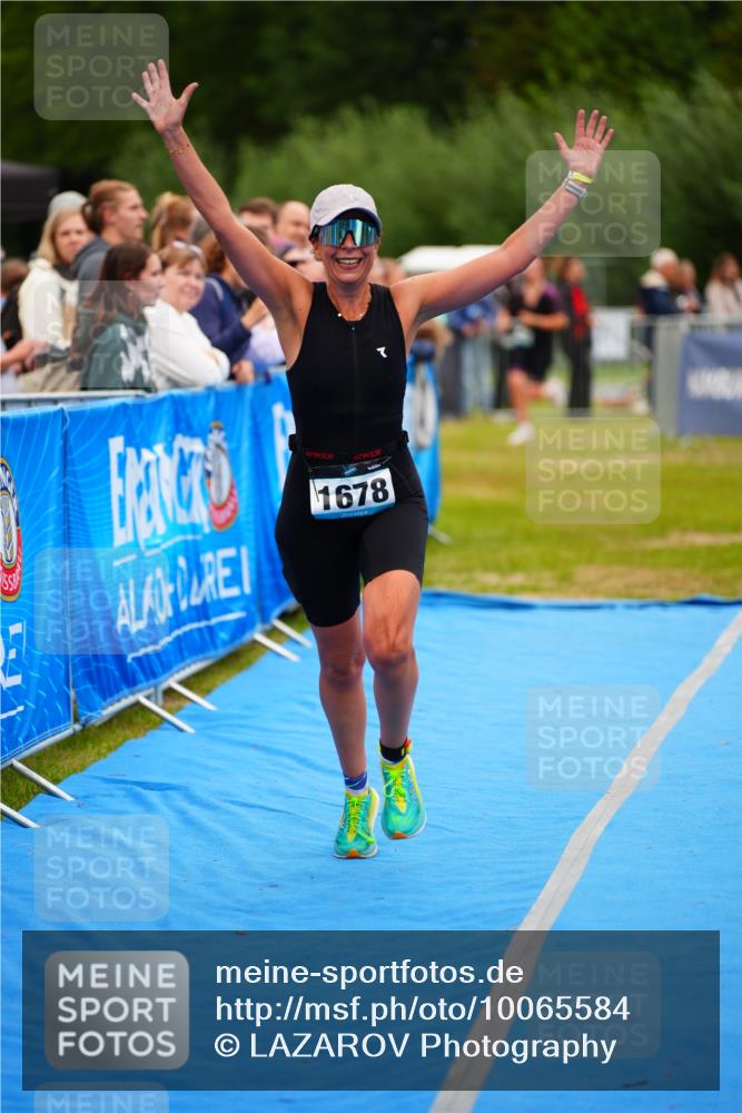 30.08.2026 - Elbe Triathlon Hamburg LAZAROV Photography http://msf.ph/oto/10065584 30.08.2026 12:14:38 Ziel 1469, 1485, 1502, 1678 meine-sportfotos.de