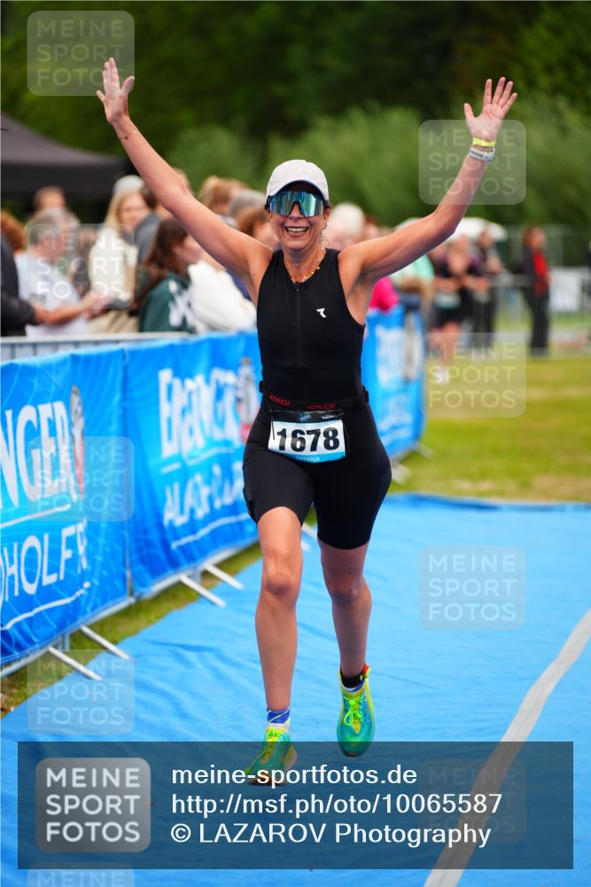 30.08.2026 - Elbe Triathlon Hamburg LAZAROV Photography http://msf.ph/oto/10065587 30.08.2026 12:14:39 Ziel 1469, 1485, 1502, 1678 meine-sportfotos.de