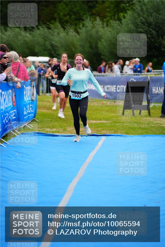 30.08.2026 - Elbe Triathlon Hamburg LAZAROV Photography http://msf.ph/oto/10065594 30.08.2026 12:14:43 Ziel 1485, 1502, 1629 meine-sportfotos.de