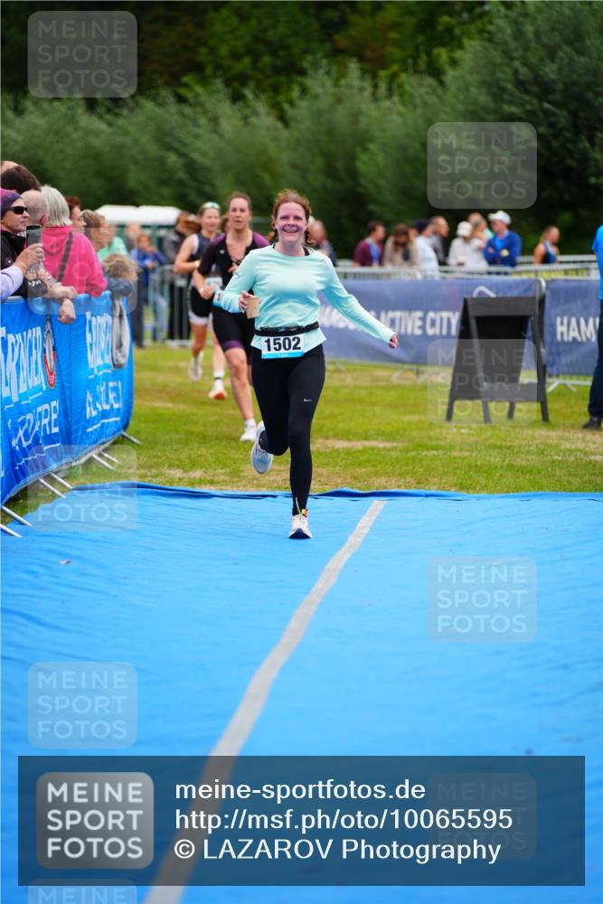 30.08.2026 - Elbe Triathlon Hamburg LAZAROV Photography http://msf.ph/oto/10065595 30.08.2026 12:14:43 Ziel 1485, 1502, 1629 meine-sportfotos.de