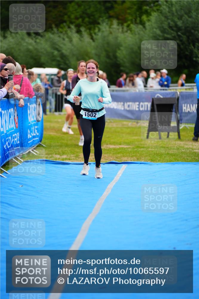 30.08.2026 - Elbe Triathlon Hamburg LAZAROV Photography http://msf.ph/oto/10065597 30.08.2026 12:14:43 Ziel 1485, 1502, 1629 meine-sportfotos.de