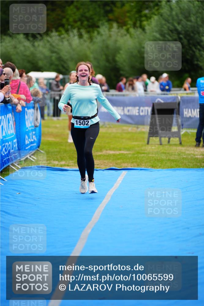 30.08.2026 - Elbe Triathlon Hamburg LAZAROV Photography http://msf.ph/oto/10065599 30.08.2026 12:14:43 Ziel 1485, 1502, 1629 meine-sportfotos.de