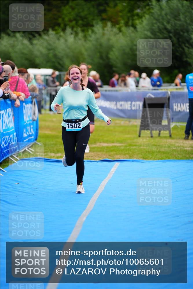 30.08.2026 - Elbe Triathlon Hamburg LAZAROV Photography http://msf.ph/oto/10065601 30.08.2026 12:14:44 Ziel 1485, 1502, 1629 meine-sportfotos.de