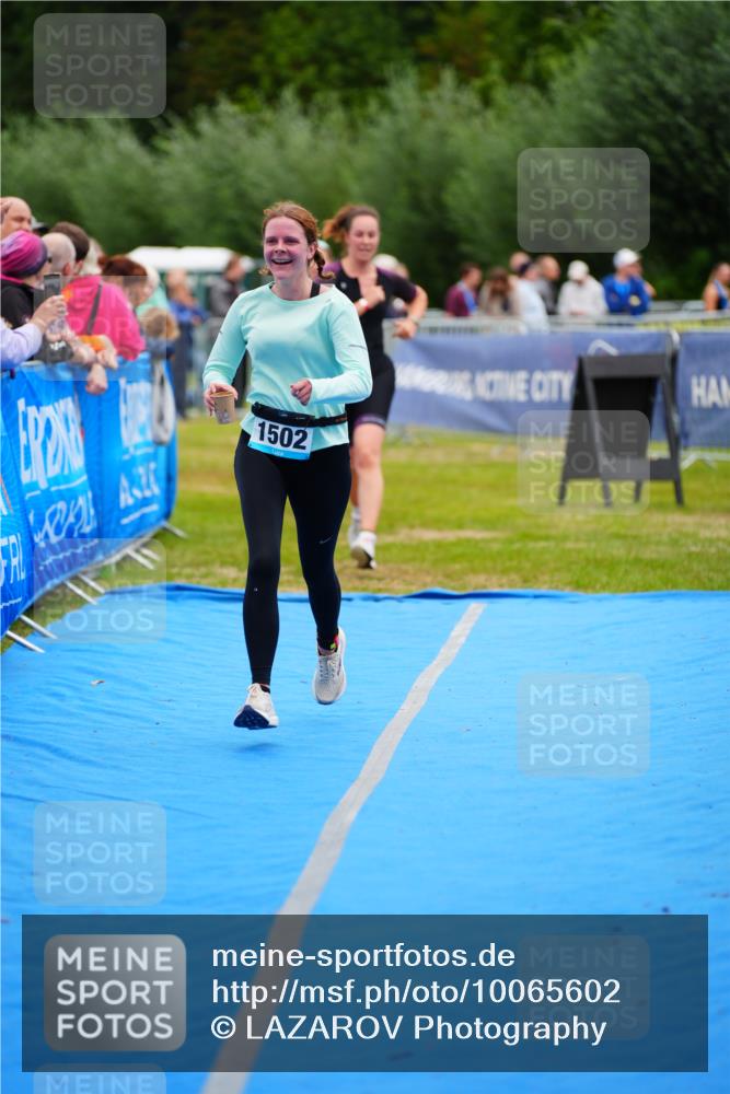 30.08.2026 - Elbe Triathlon Hamburg LAZAROV Photography http://msf.ph/oto/10065602 30.08.2026 12:14:44 Ziel 1485, 1502, 1629 meine-sportfotos.de