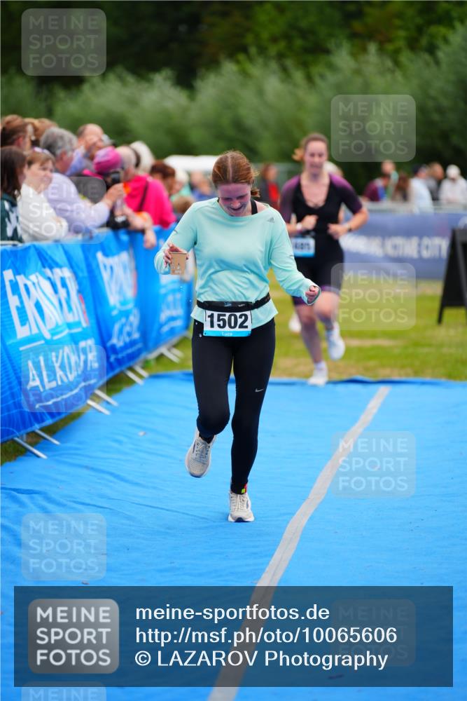 30.08.2026 - Elbe Triathlon Hamburg LAZAROV Photography http://msf.ph/oto/10065606 30.08.2026 12:14:44 Ziel 1485, 1502, 1629 meine-sportfotos.de