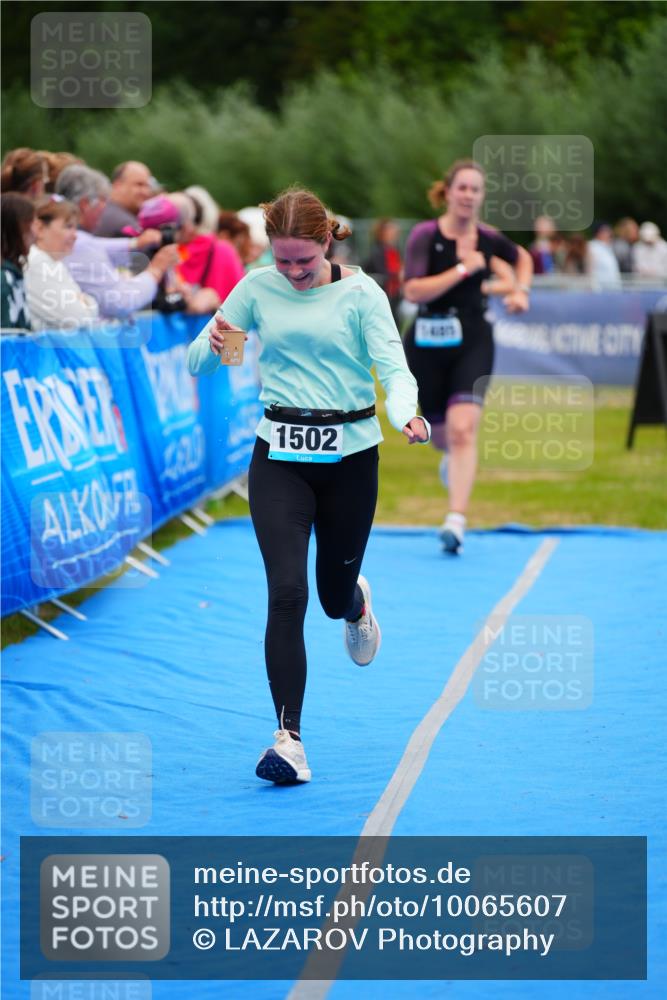 30.08.2026 - Elbe Triathlon Hamburg LAZAROV Photography http://msf.ph/oto/10065607 30.08.2026 12:14:45 Ziel 1485, 1502, 1629 meine-sportfotos.de
