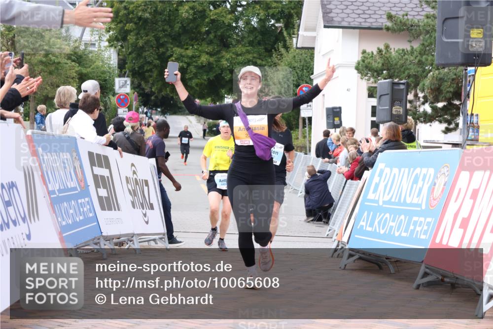 30.08.2026 - Blankeneser Heldenlauf Lena Gebhardt http://msf.ph/oto/10065608 30.08.2026 12:52:51 Ziel 2254, 4392, 4404 meine-sportfotos.de