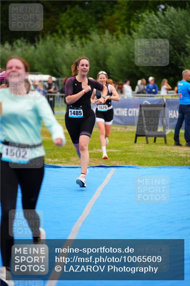 30.08.2026 - Elbe Triathlon Hamburg LAZAROV Photography http://msf.ph/oto/10065609 30.08.2026 12:14:45 Ziel 1485, 1502, 1629 meine-sportfotos.de