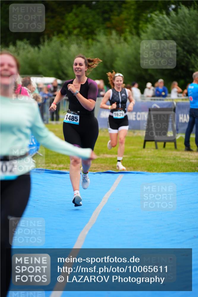 30.08.2026 - Elbe Triathlon Hamburg LAZAROV Photography http://msf.ph/oto/10065611 30.08.2026 12:14:46 Ziel 1485, 1502, 1629 meine-sportfotos.de