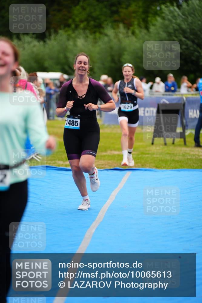 30.08.2026 - Elbe Triathlon Hamburg LAZAROV Photography http://msf.ph/oto/10065613 30.08.2026 12:14:46 Ziel 1485, 1502, 1629 meine-sportfotos.de