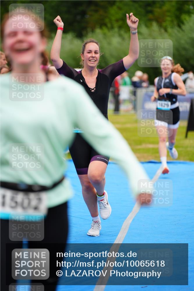 30.08.2026 - Elbe Triathlon Hamburg LAZAROV Photography http://msf.ph/oto/10065618 30.08.2026 12:14:47 Ziel 1485, 1502, 1629 meine-sportfotos.de