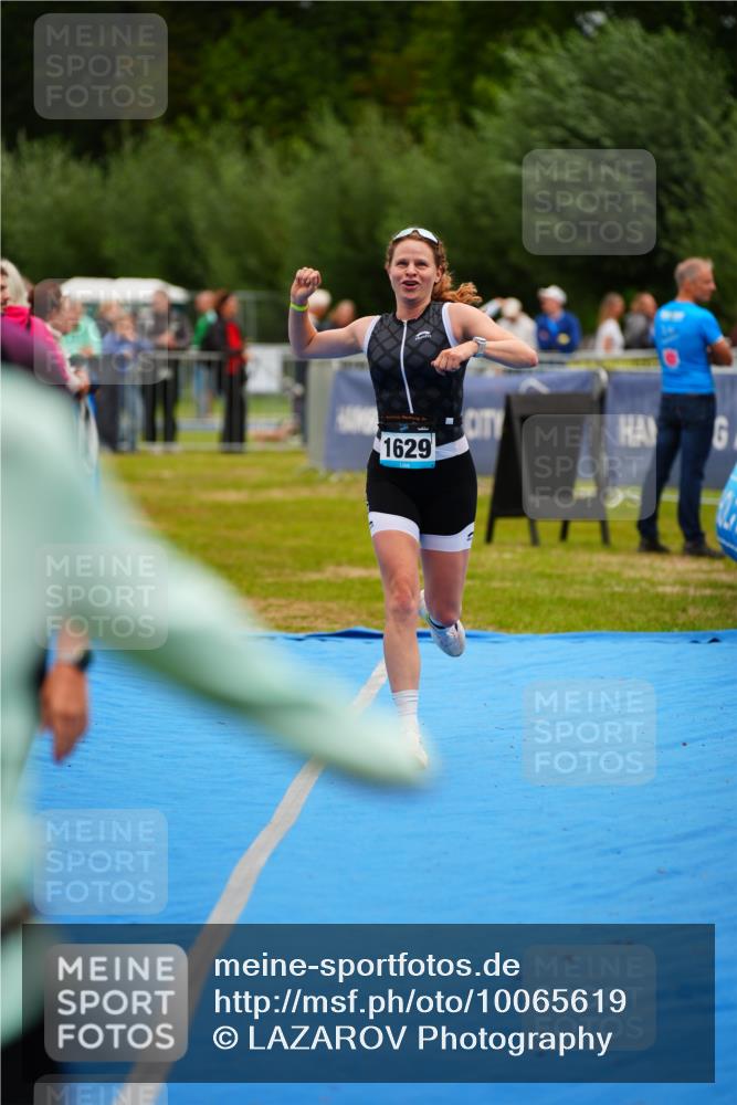 30.08.2026 - Elbe Triathlon Hamburg LAZAROV Photography http://msf.ph/oto/10065619 30.08.2026 12:14:47 Ziel 1485, 1502, 1629 meine-sportfotos.de