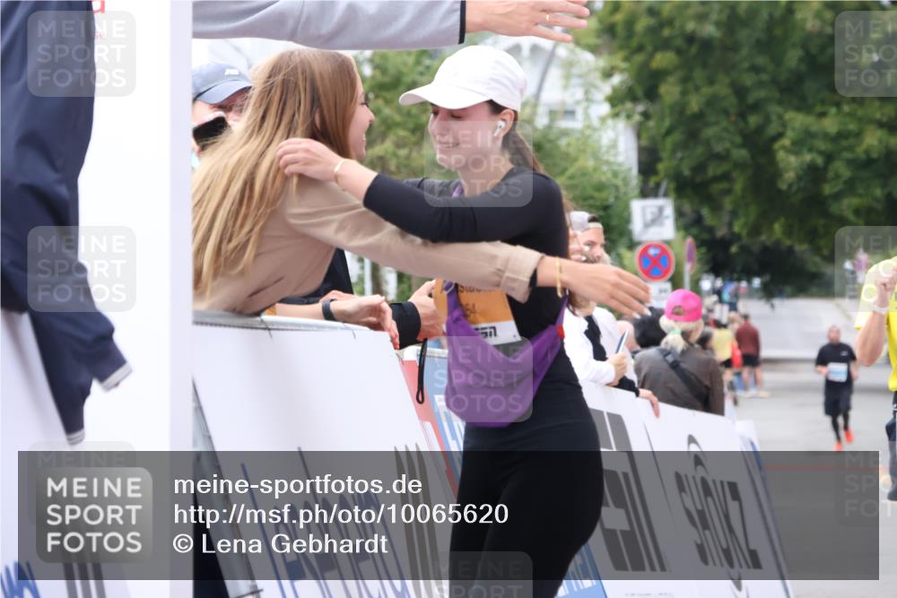 30.08.2026 - Blankeneser Heldenlauf Lena Gebhardt http://msf.ph/oto/10065620 30.08.2026 12:52:52 Ziel 2254, 4392, 4404 meine-sportfotos.de