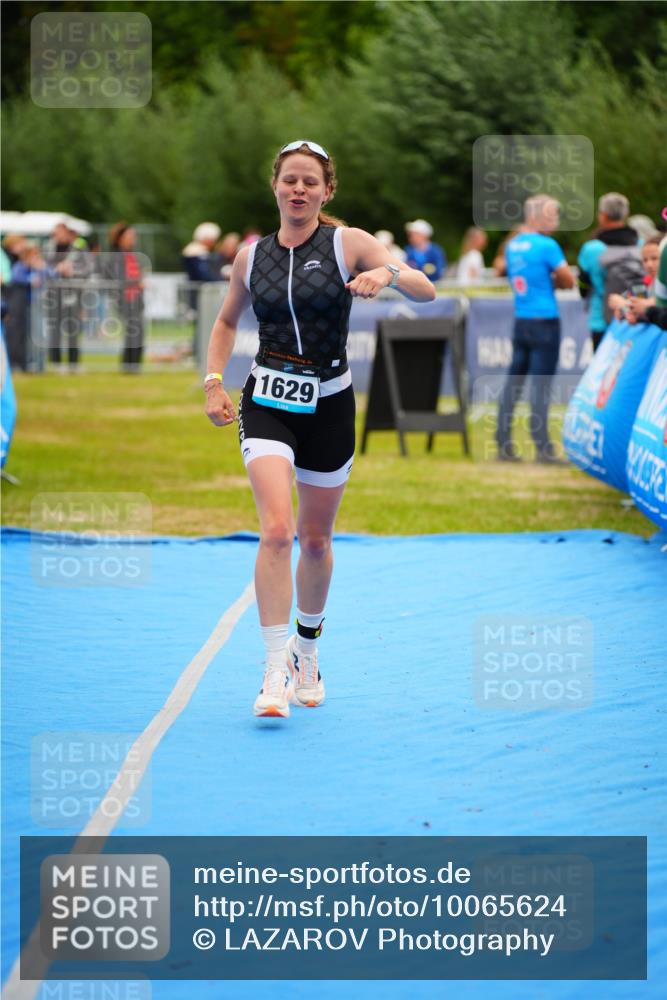 30.08.2026 - Elbe Triathlon Hamburg LAZAROV Photography http://msf.ph/oto/10065624 30.08.2026 12:14:48 Ziel 1485, 1502, 1629 meine-sportfotos.de