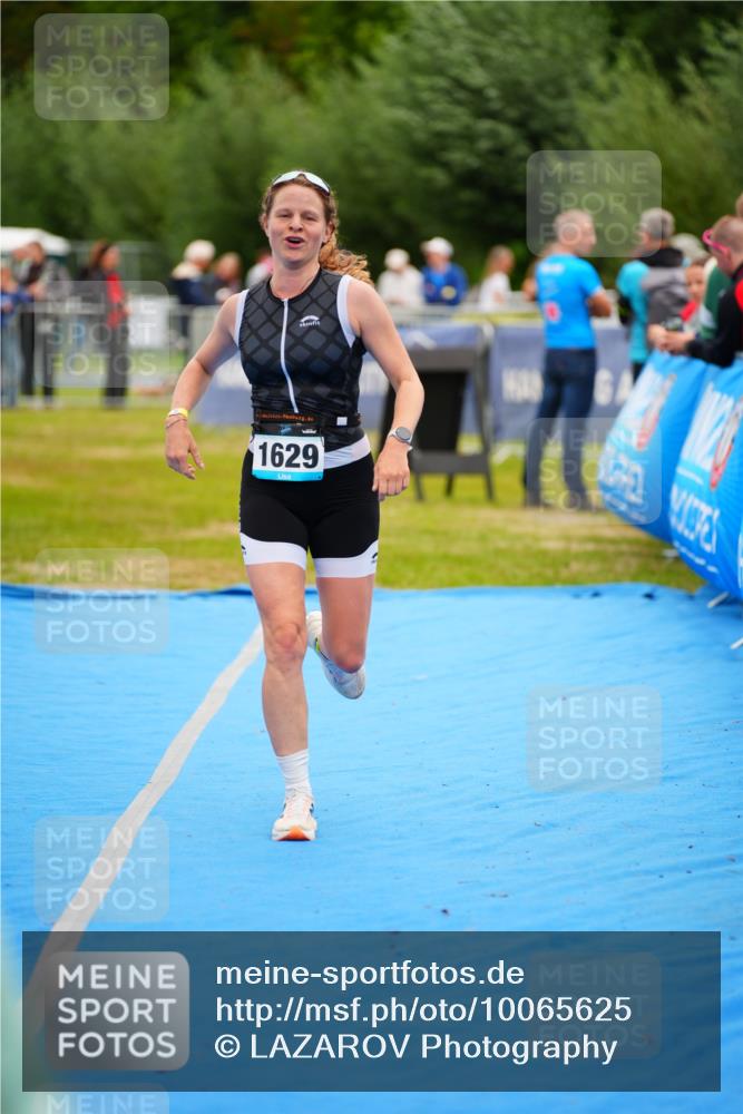 30.08.2026 - Elbe Triathlon Hamburg LAZAROV Photography http://msf.ph/oto/10065625 30.08.2026 12:14:48 Ziel 1485, 1502, 1629 meine-sportfotos.de