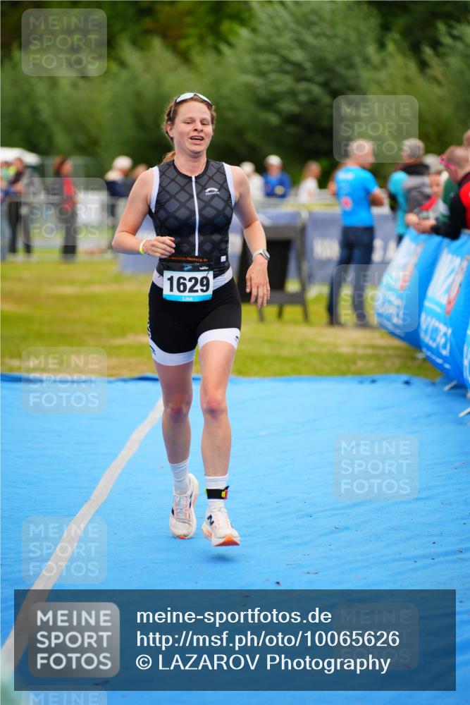 30.08.2026 - Elbe Triathlon Hamburg LAZAROV Photography http://msf.ph/oto/10065626 30.08.2026 12:14:48 Ziel 1485, 1502, 1629 meine-sportfotos.de